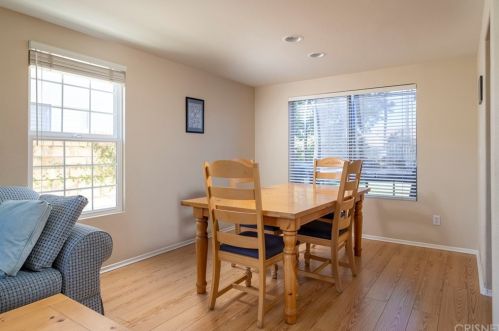 27543 Courtview Dr, Santa Clarita CA  91354-1601 exterior