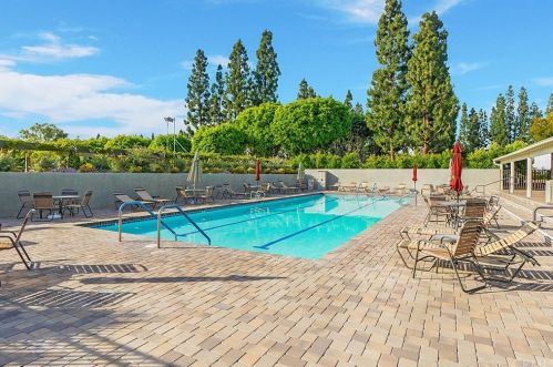 5200 Irvine Blvd, Irvine CA 92620-2013 exterior