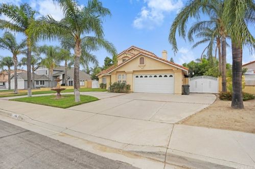 1104 Teakwood Ave, Rialto CA  92376-8754 exterior