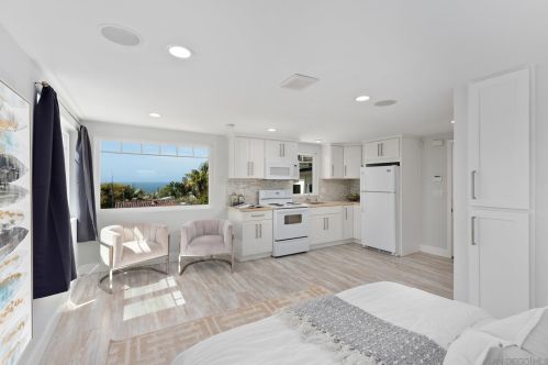 4453 Bermuda Ave, San Diego CA 92107-3809 exterior