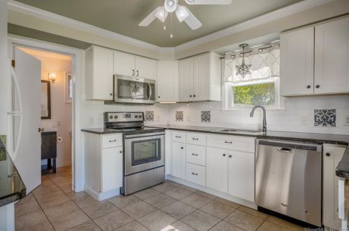 309 Vauxhall St, United States Coast Guard Ac CT  06320-3837 exterior