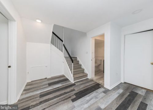 1667 Bachan Ct, Herndon VA  20190-4406 exterior