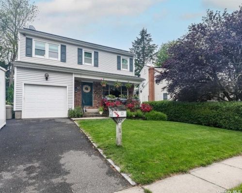 27 Cherry St, Muttontown, NY 11545-1803