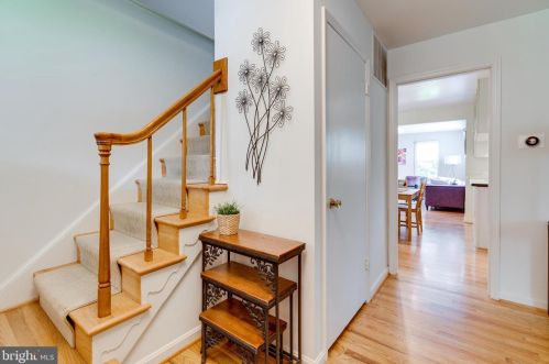 8800 Trafalgar Ct, Springfield, VA 22151-1144
