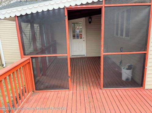 960 Midvale Ave, Bricktown NJ  08723-6118 exterior