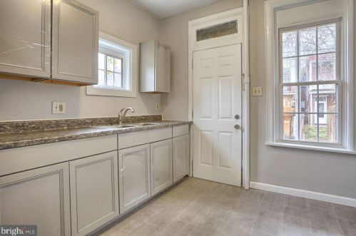 627 Oxford St, Harrisburg PA  17110-2521 exterior