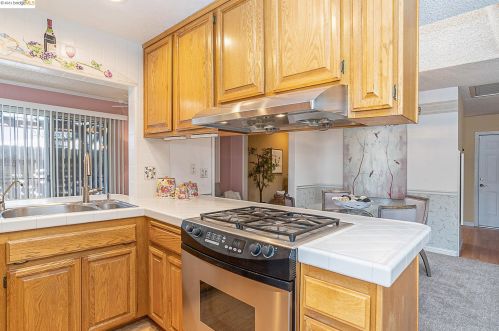 4136 Strathmore Way, North Highlands CA  95660-2853 exterior