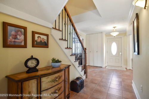 16 Galway Dr, Hazlet NJ  07730-1112 exterior