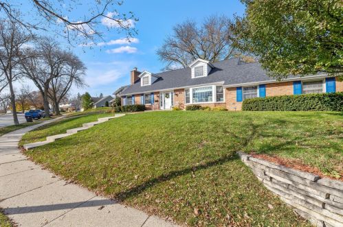 1110 Downing Dr, Waukesha WI  53186-6735 exterior