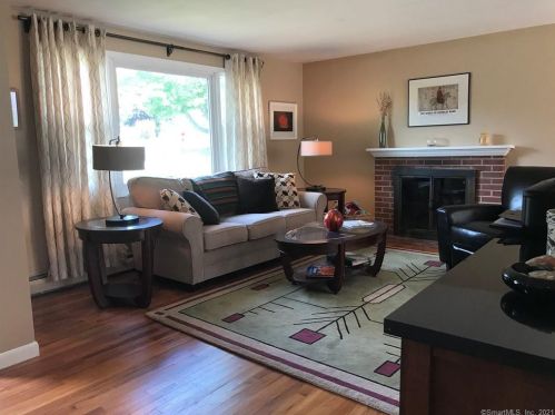 49 Mohegan Rd, Groton, CT 06340-5537