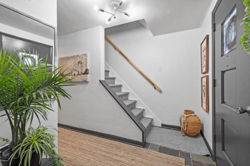 22 Elizabeth St, Pittsburgh, PA 15209-2004