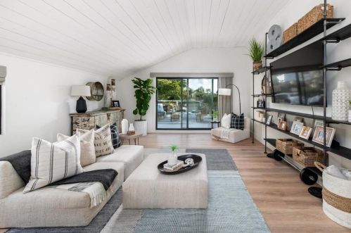 2638 Unicornio St, Carlsbad CA 92009-4443 exterior