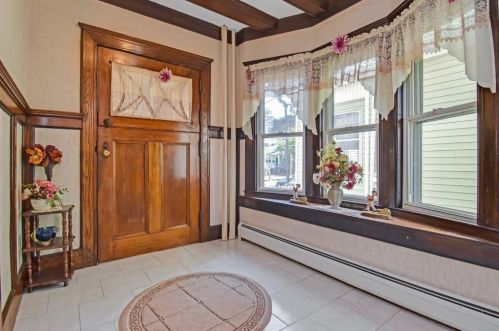 20 34th St, Bayonne, NJ 07002-3923