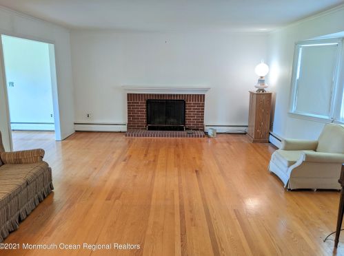 436 Freehold Rd, East Freehold, NJ 07728-7720