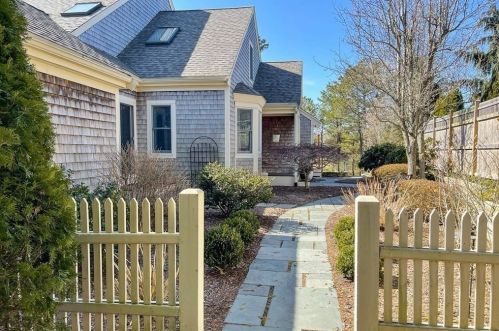6 Martin Cir, Plymouth, MA 02360-8248