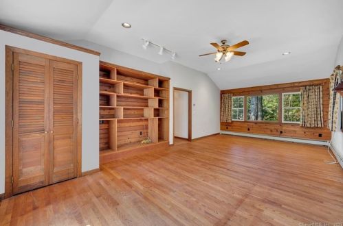 61 Cow Path Dr, Stamford CT  06902-1016 exterior