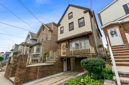 38 50th St, Bayonne, NJ 07002-4163