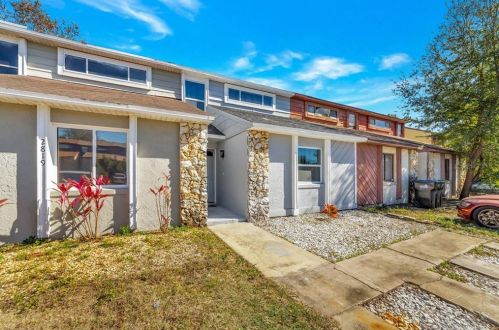 2817 Hunt Club Ln, Orlando, FL 32826-3911