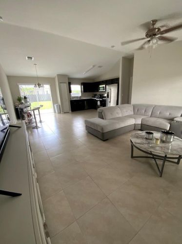 1679 Cameo Blvd, Fort Pierce FL  34953-1265 exterior