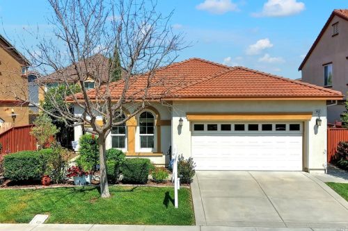 952 Lancaster St, Vacaville, CA 95687-8210