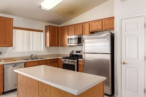 696 Megan St, Chandler, AZ 85225-3929