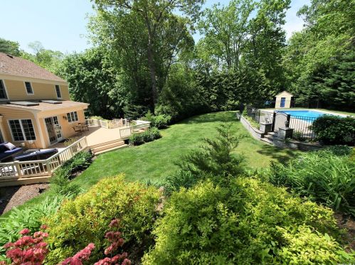 28 Little Harbor Rd, Mount Sinai NY  11766-1208 exterior