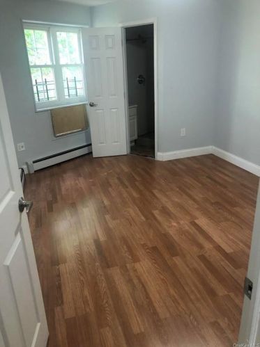 1752 Givan Ave, Bronx, NY 10469-2743