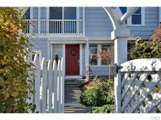 208 Hillspoint Rd, Westport, CT 06880-6617