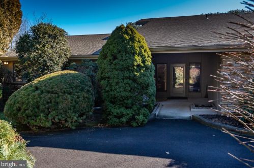 718 Fox Hollow Rd, Prospectville, PA 19002-2060