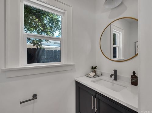 493 Altadena Dr, Altadena CA  91001-2243 exterior