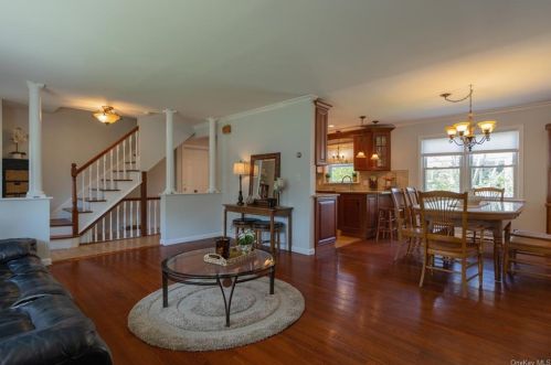 139 Hilburn Rd, Scarsdale NY  10583-6117 exterior