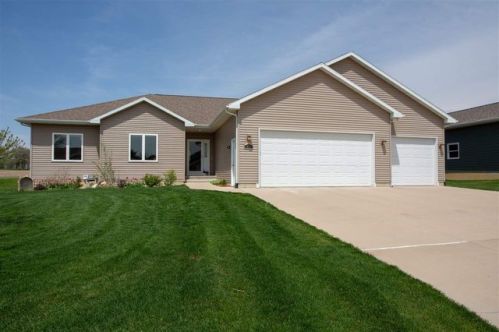 423 Prairie Ln, Gilbertville, IA