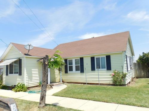 318 7th St, Greenfield, CA 93927-5112