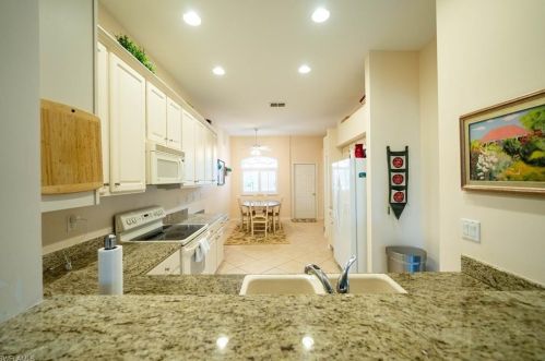 6713 Calumet Dr, Naples FL 34113-1608 exterior