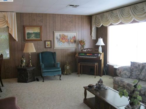 29425 New Hampshire Way, Hayward CA  94544-6459 exterior