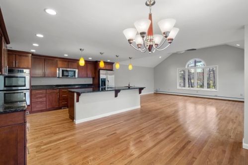 901 Randolph Ave, Milton MA  02186-3404 exterior