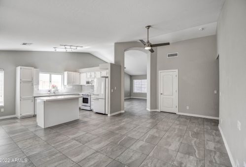 1689 Leah Ln, Gilbert, AZ 85233-1727