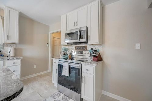 3316 Honey Creek Dr, Milwaukee WI  53219-3911 exterior