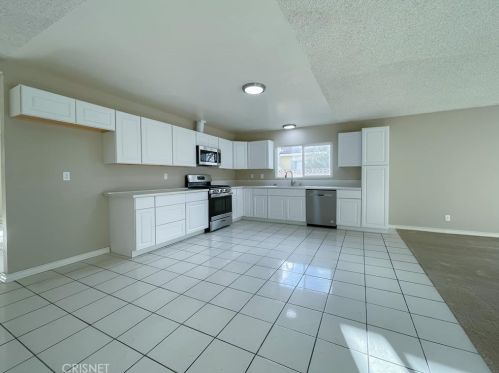 823 Kildare St, Lancaster, CA 93535-2732