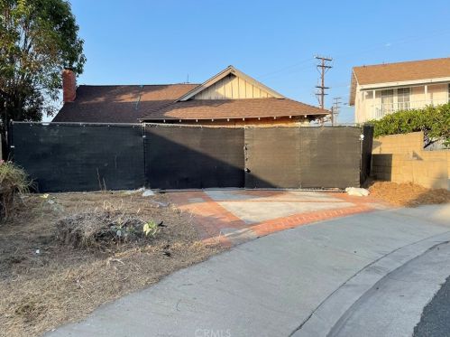 5325 Mdw Wood Ave, Lakewood CA  90712-2856 exterior