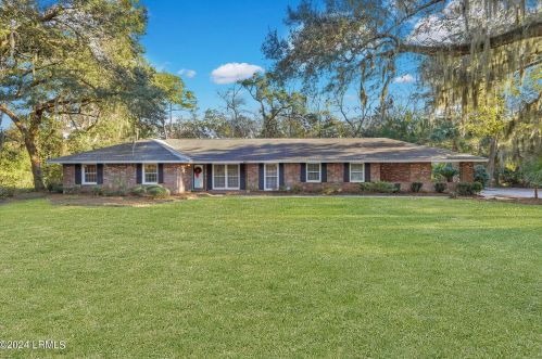 892 Broad River Dr, Beaufort, SC 29906-6806