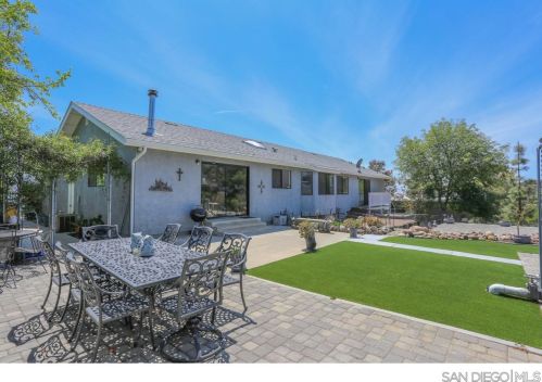 1529 Montecito Vis, Alpine CA  91901-2317 exterior