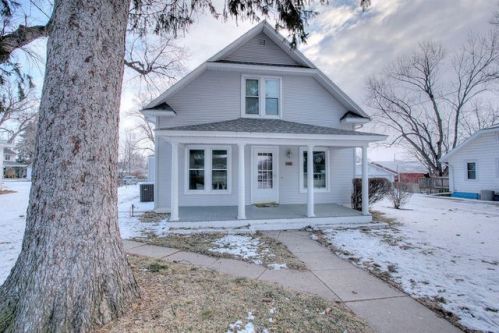 121 4th Ave, Underwood, IA 51576-4903
