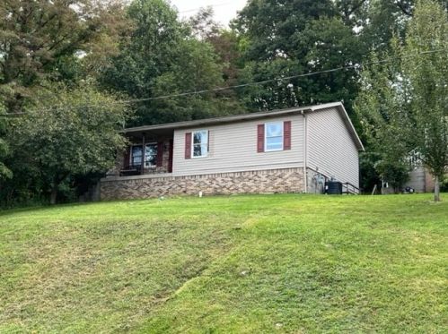 2009 Pittsburgh St, South Connellsville PA  15425-5226 exterior