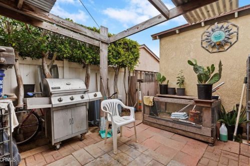 2334 Alexander St, Oxnard CA 93033-4706 exterior