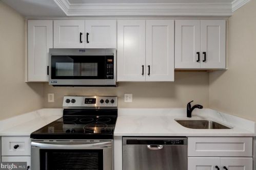 601 Clearwater Ct, Herndon VA  20170-4125 exterior