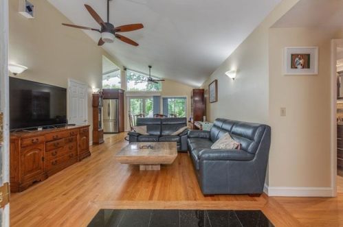 16 Mason Dr, Salem NH  03079-2101 exterior