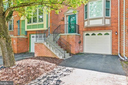 613 Davis Ave, Leesburg, VA 20175-3436