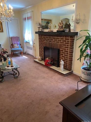 160 Weyman Ave, New Rochelle, NY 10805-1426