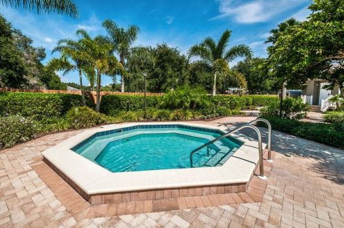 1025 Pointe Alexis Dr, Tarpon Springs FL  34689-7105 exterior